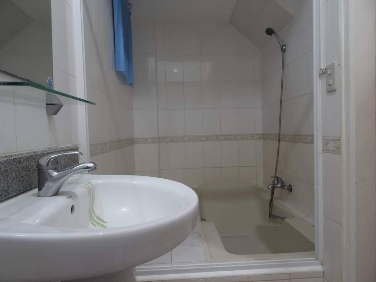 Julz Tropical Apartments 오롱가포 외부 사진