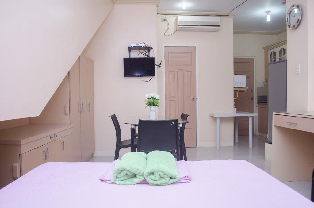 Julz Tropical Apartments 오롱가포 외부 사진