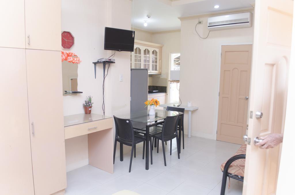 Julz Tropical Apartments 오롱가포 외부 사진