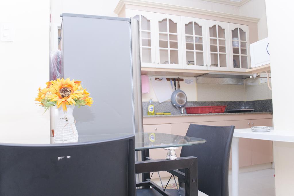 Julz Tropical Apartments 오롱가포 외부 사진